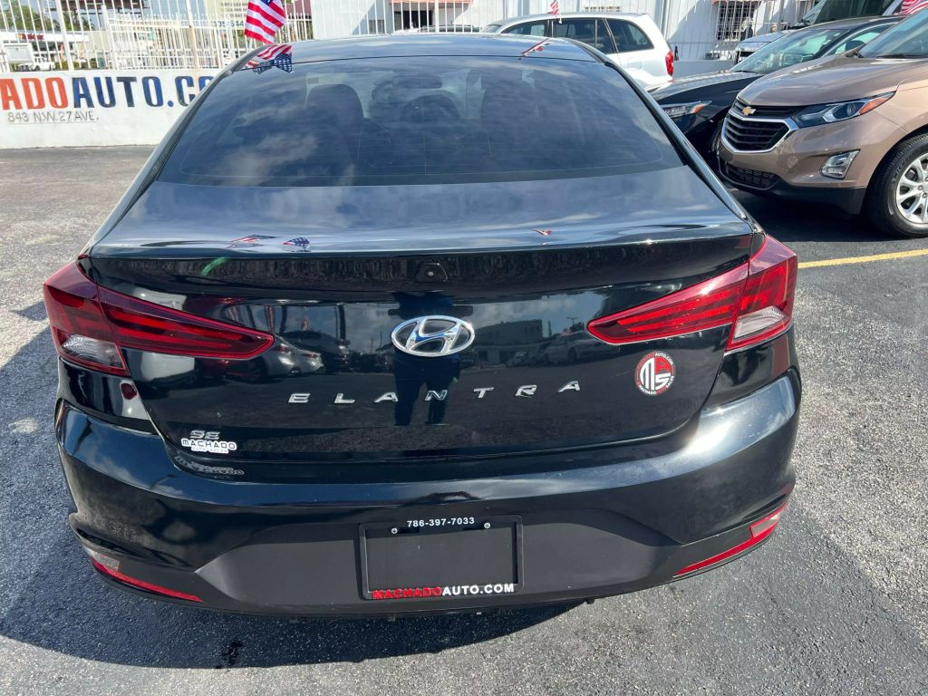 2019-Hyundai-Elantra-12
