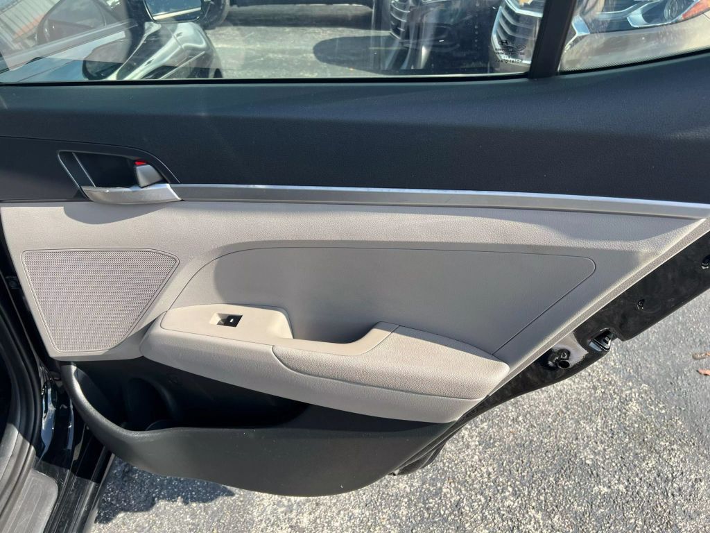 2019-Hyundai-Elantra-16