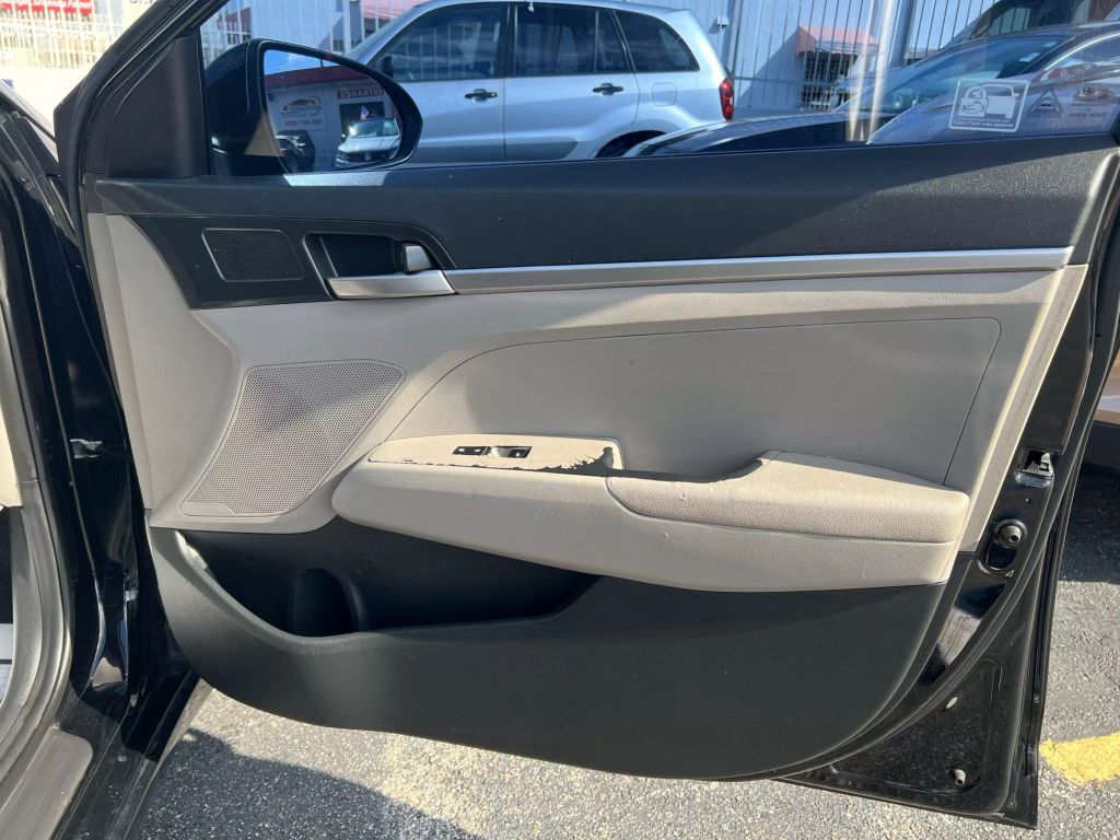 2019-Hyundai-Elantra-18