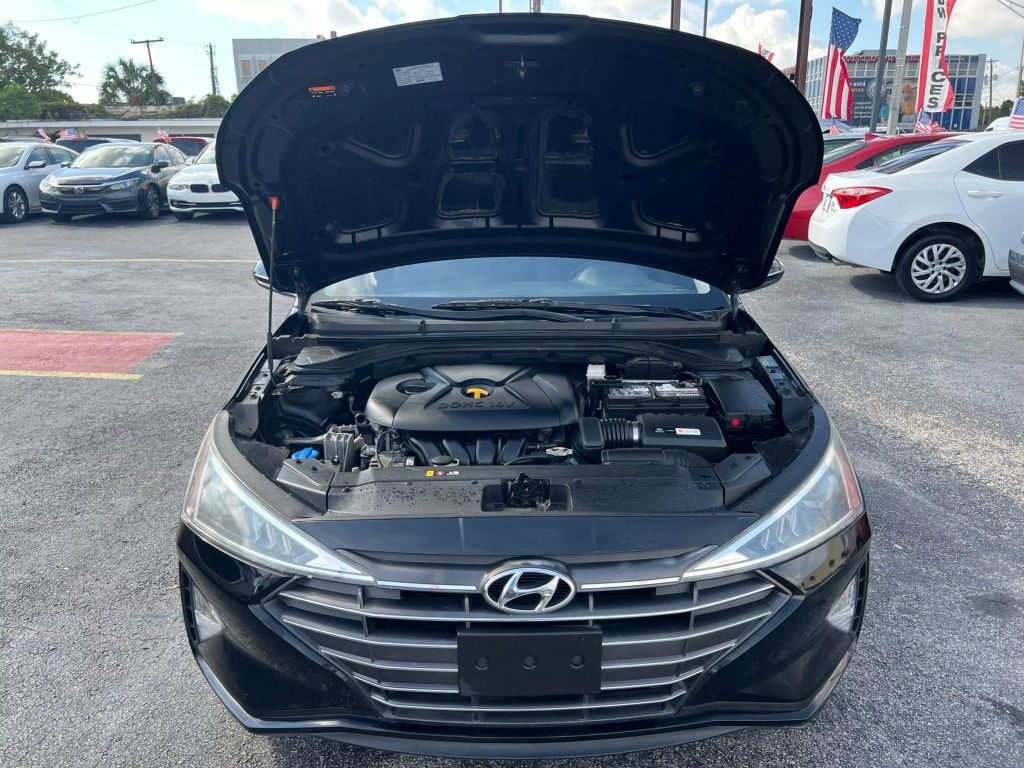 2019-Hyundai-Elantra-20