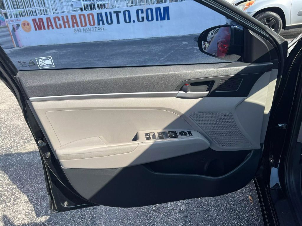 2019-Hyundai-Elantra-4