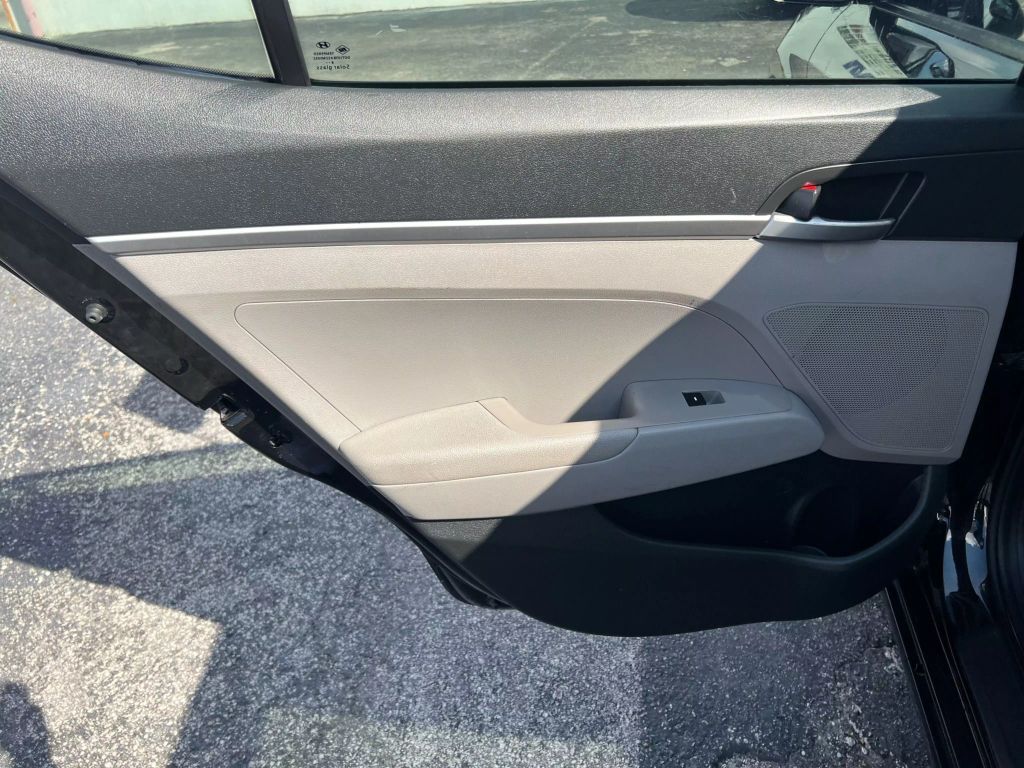2019-Hyundai-Elantra-9