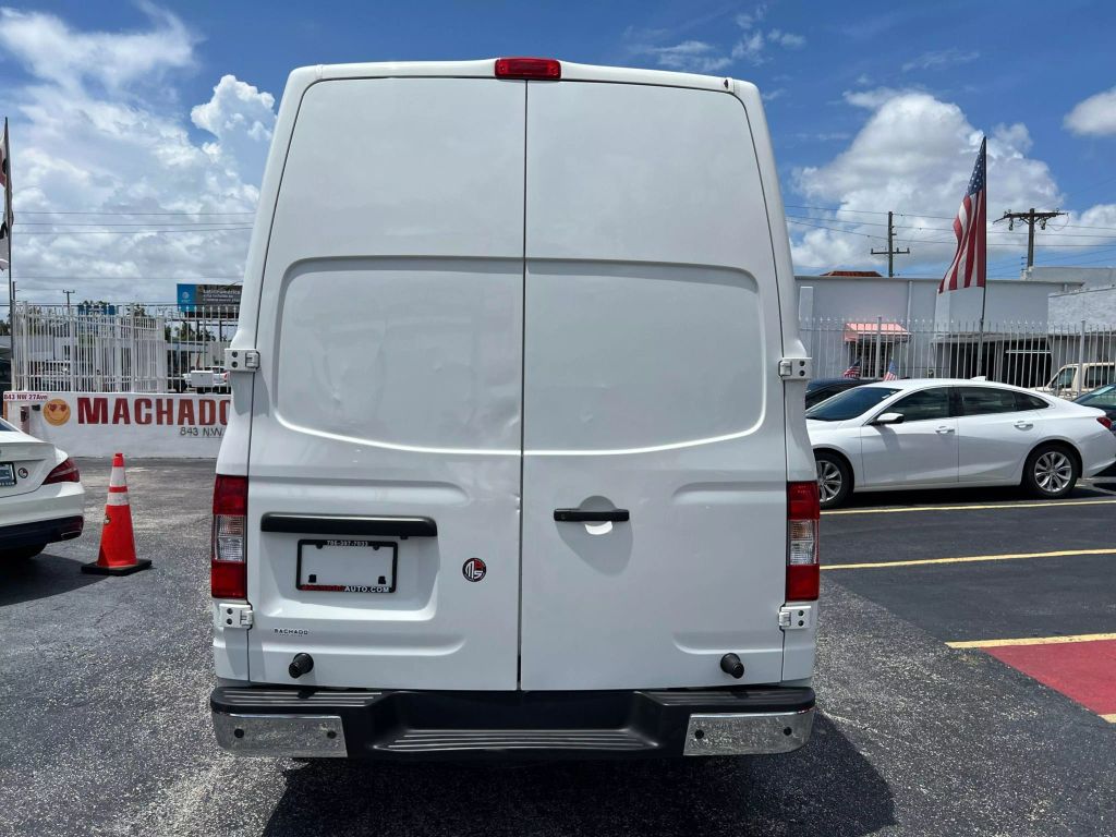2019-Nissan-NV2500-HD-Cargo-10