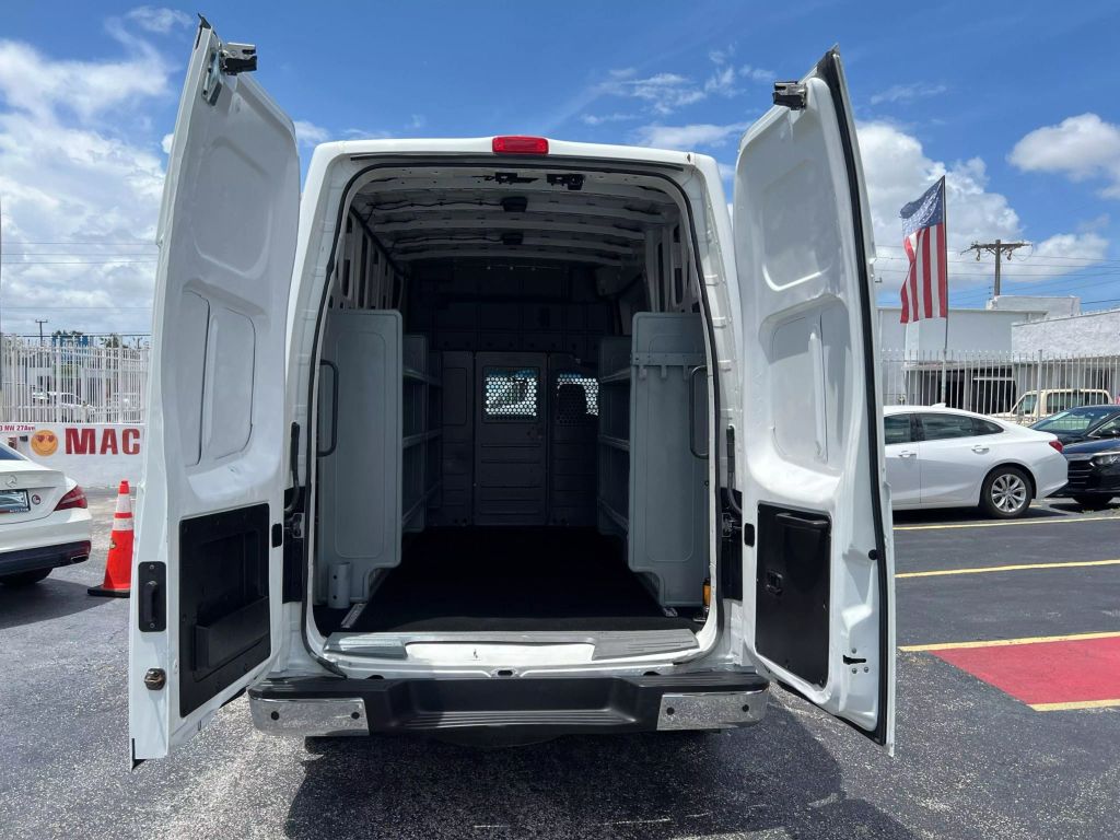 2019-Nissan-NV2500-HD-Cargo-11