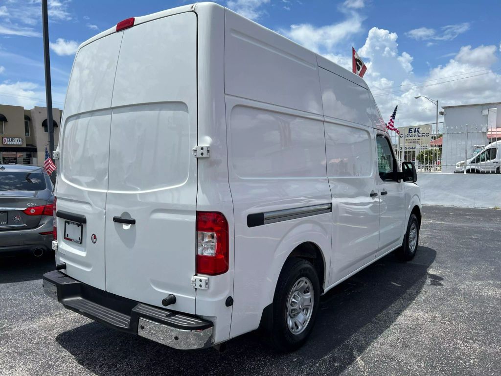2019-Nissan-NV2500-HD-Cargo-12