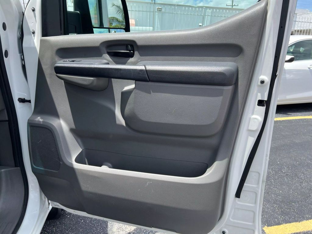 2019-Nissan-NV2500-HD-Cargo-13