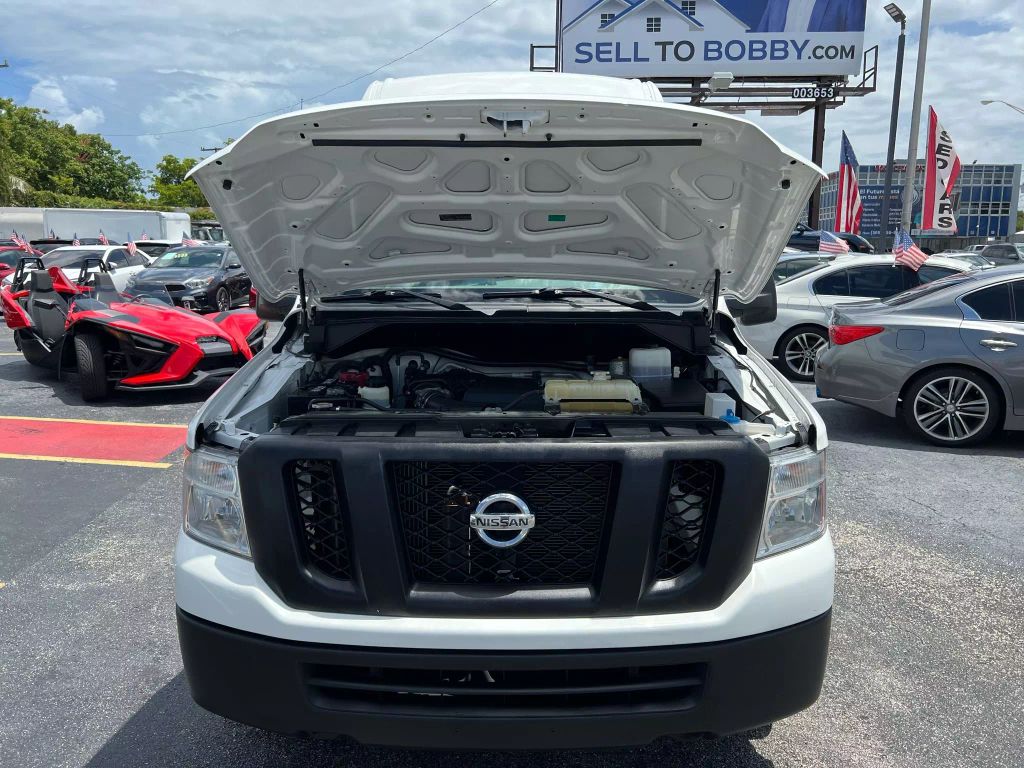 2019-Nissan-NV2500-HD-Cargo-15