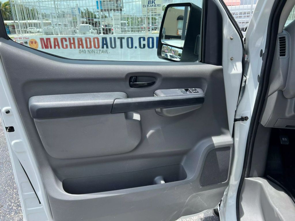 2019-Nissan-NV2500-HD-Cargo-4