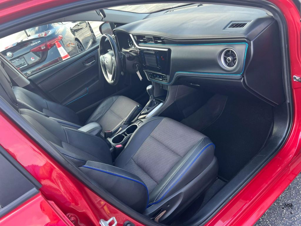 2019-Toyota-Corolla-20