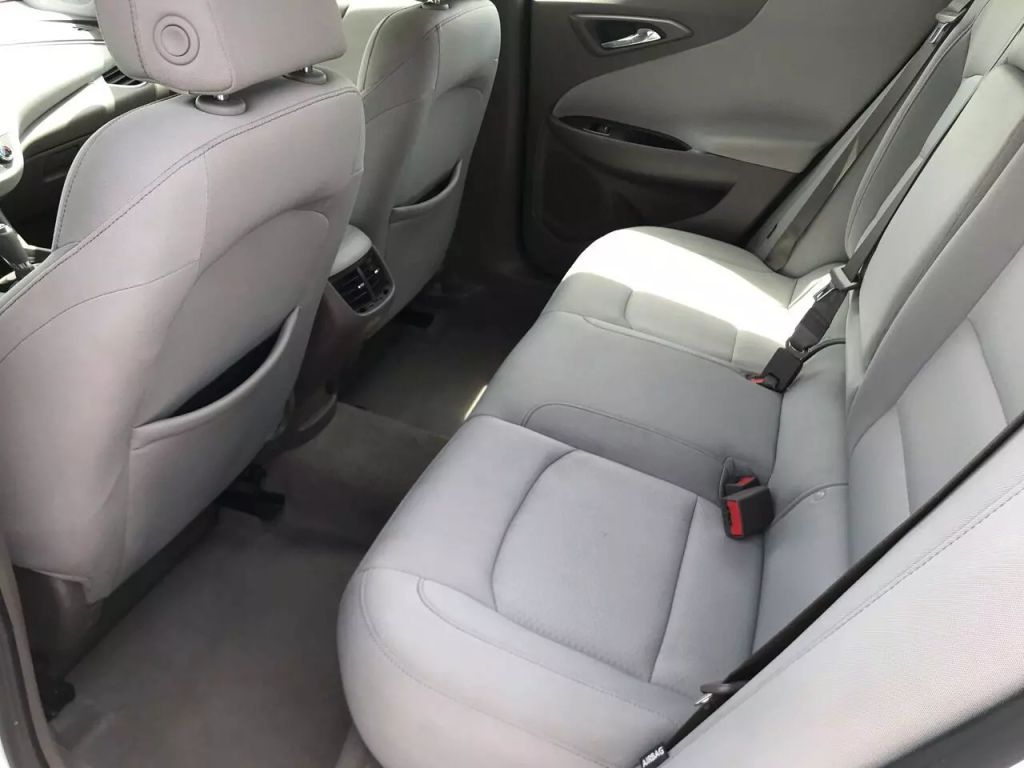 2020-Chevrolet-Malibu-10