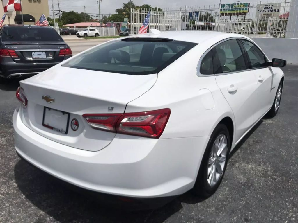 2020-Chevrolet-Malibu-15
