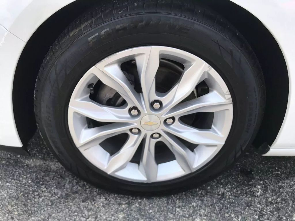 2020-Chevrolet-Malibu-18