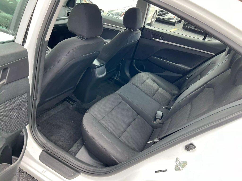 2020-Hyundai-Elantra-11