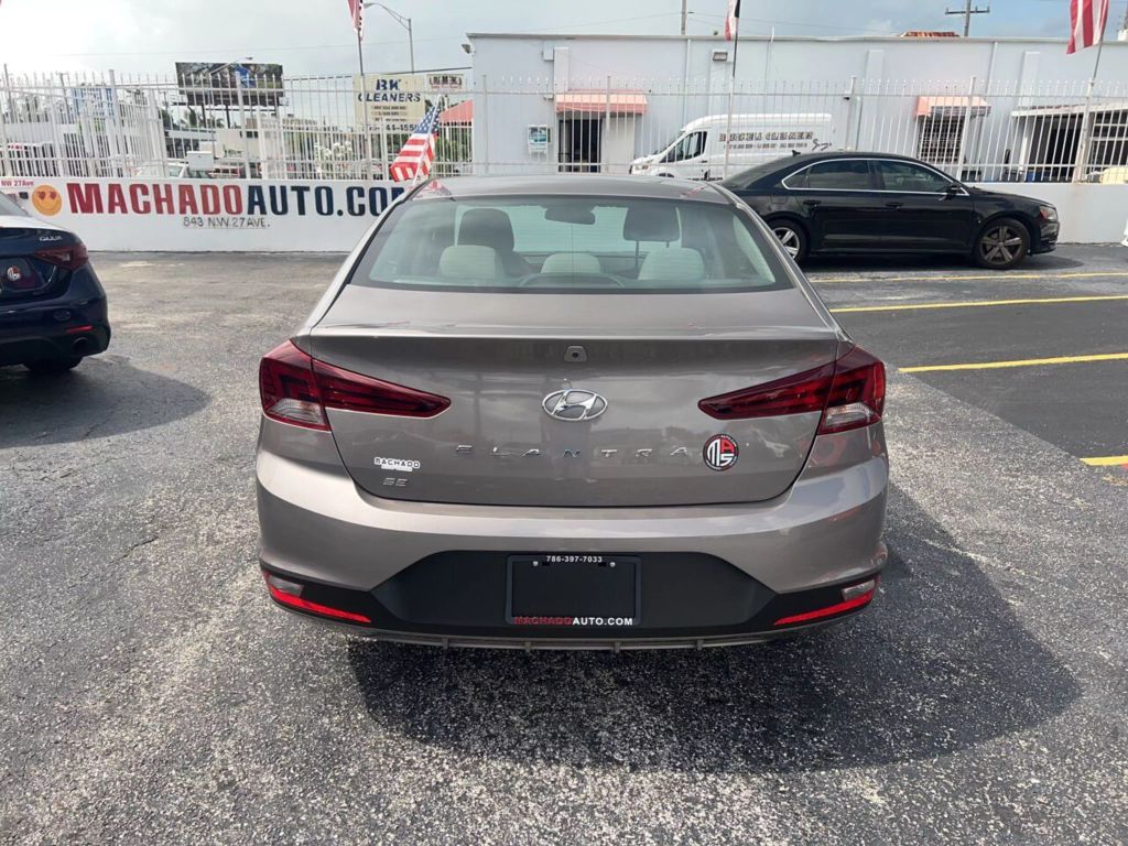 2020-Hyundai-Elantra-11