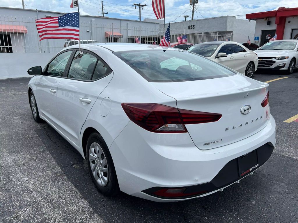 2020-Hyundai-Elantra-12