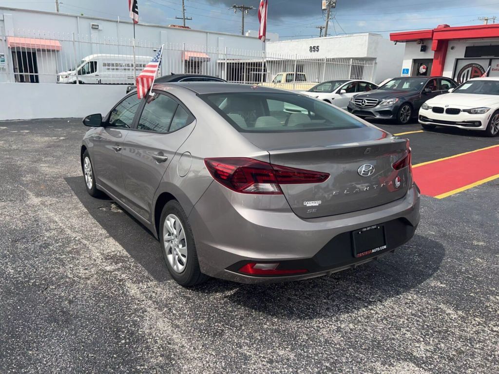 2020-Hyundai-Elantra-12