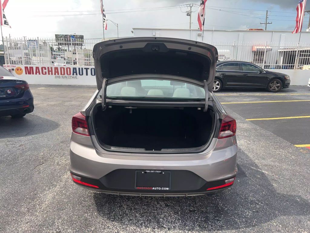 2020-Hyundai-Elantra-13