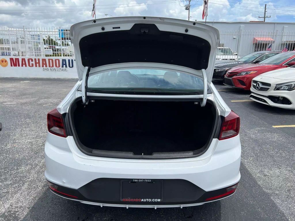 2020-Hyundai-Elantra-14
