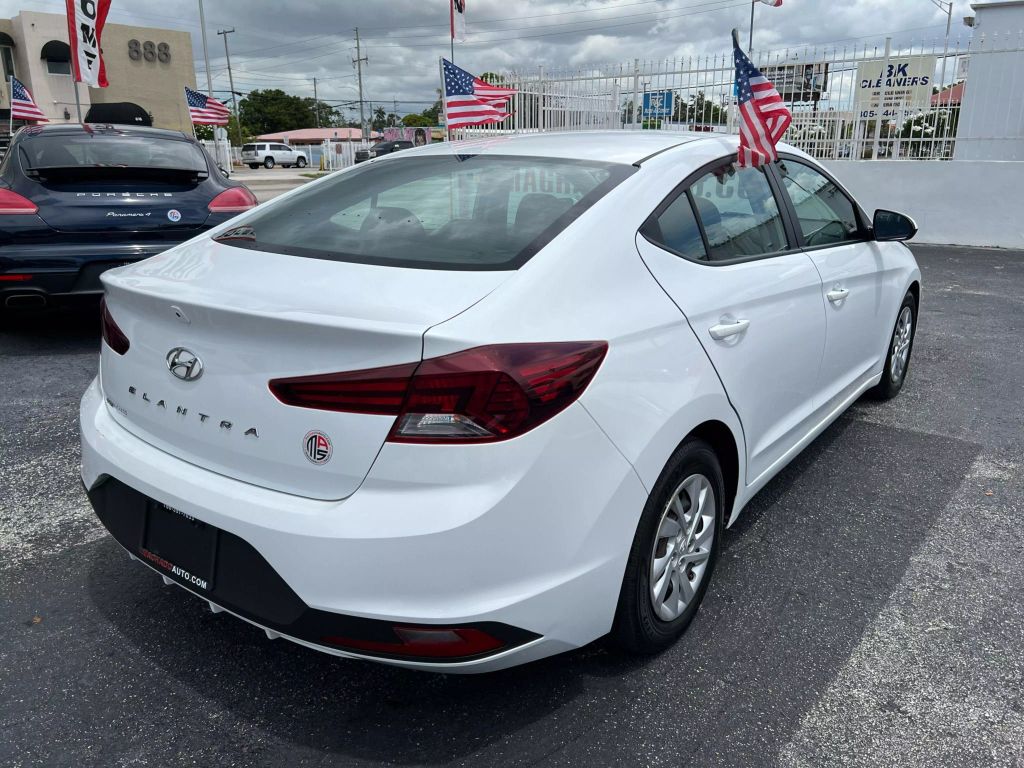 2020-Hyundai-Elantra-15