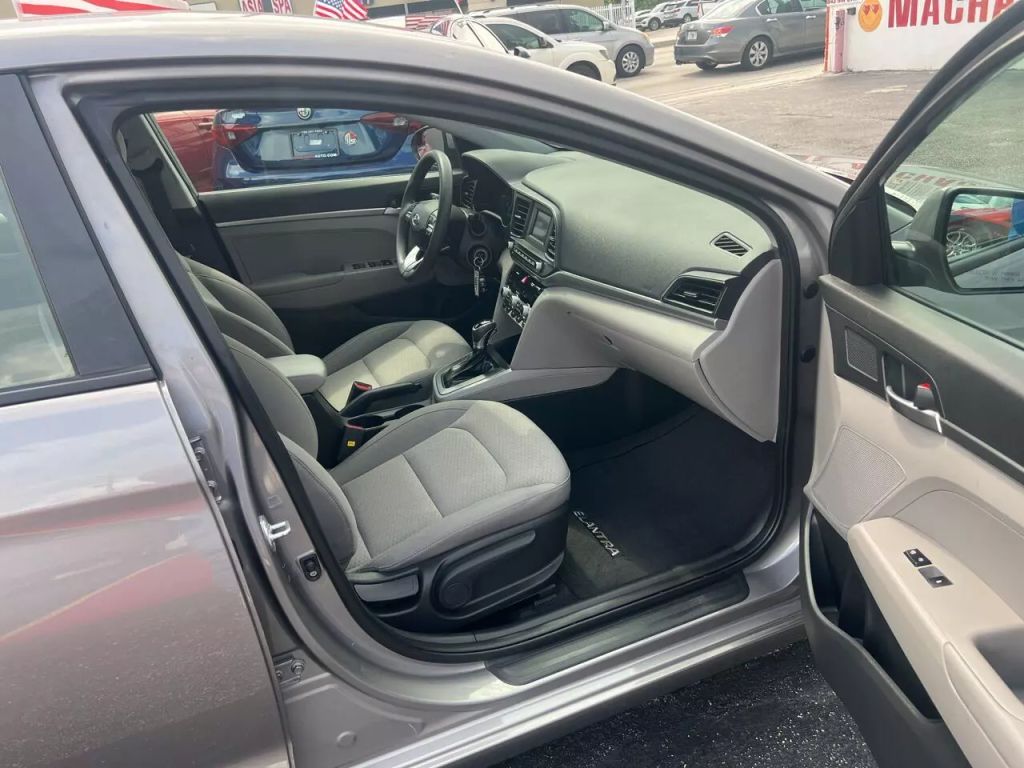 2020-Hyundai-Elantra-18
