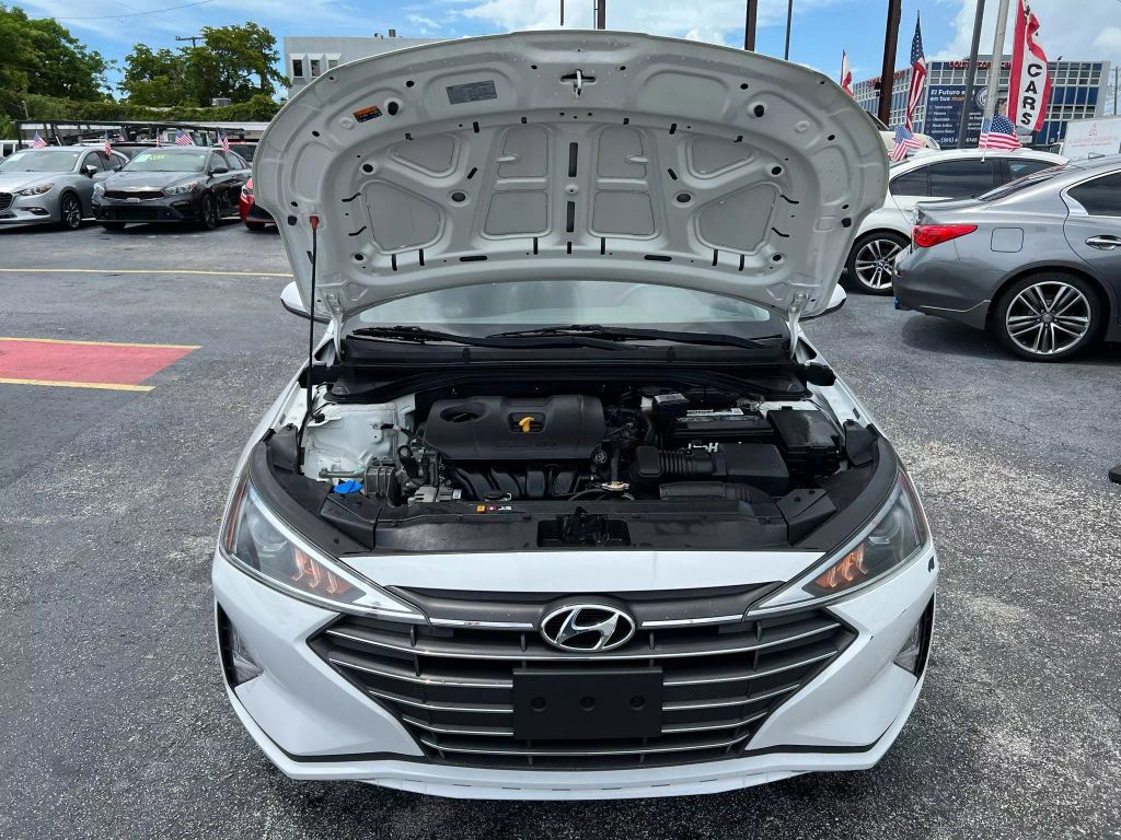 2020-Hyundai-Elantra-20