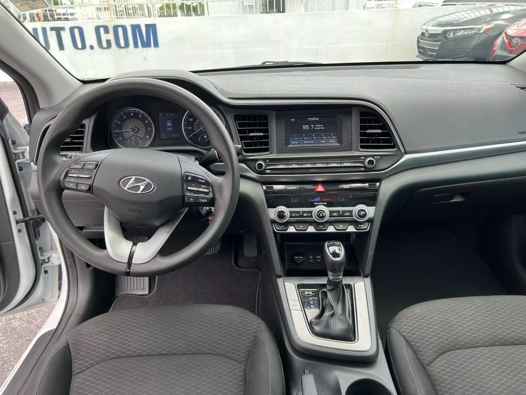 2020-Hyundai-Elantra-5