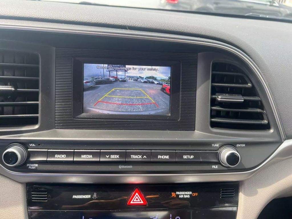 2020-Hyundai-Elantra-7