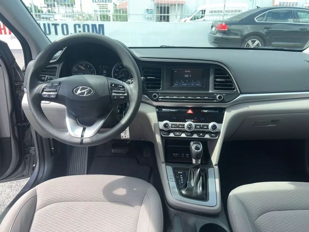 2020-Hyundai-Elantra-8