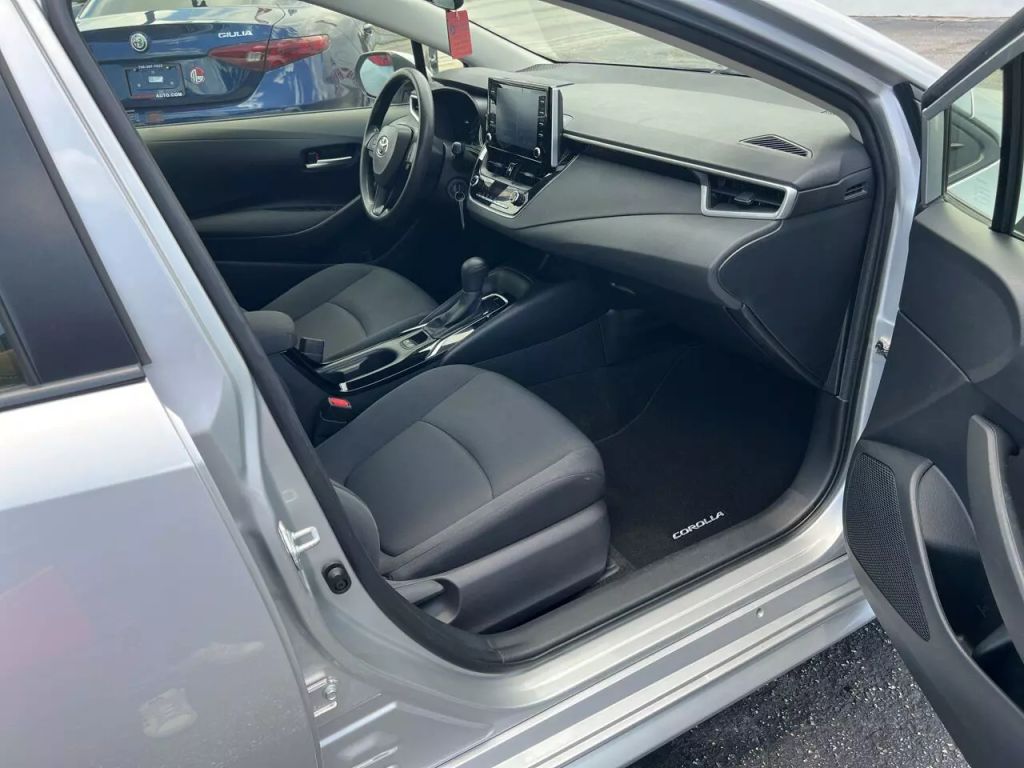 2020-Toyota-Corolla-21