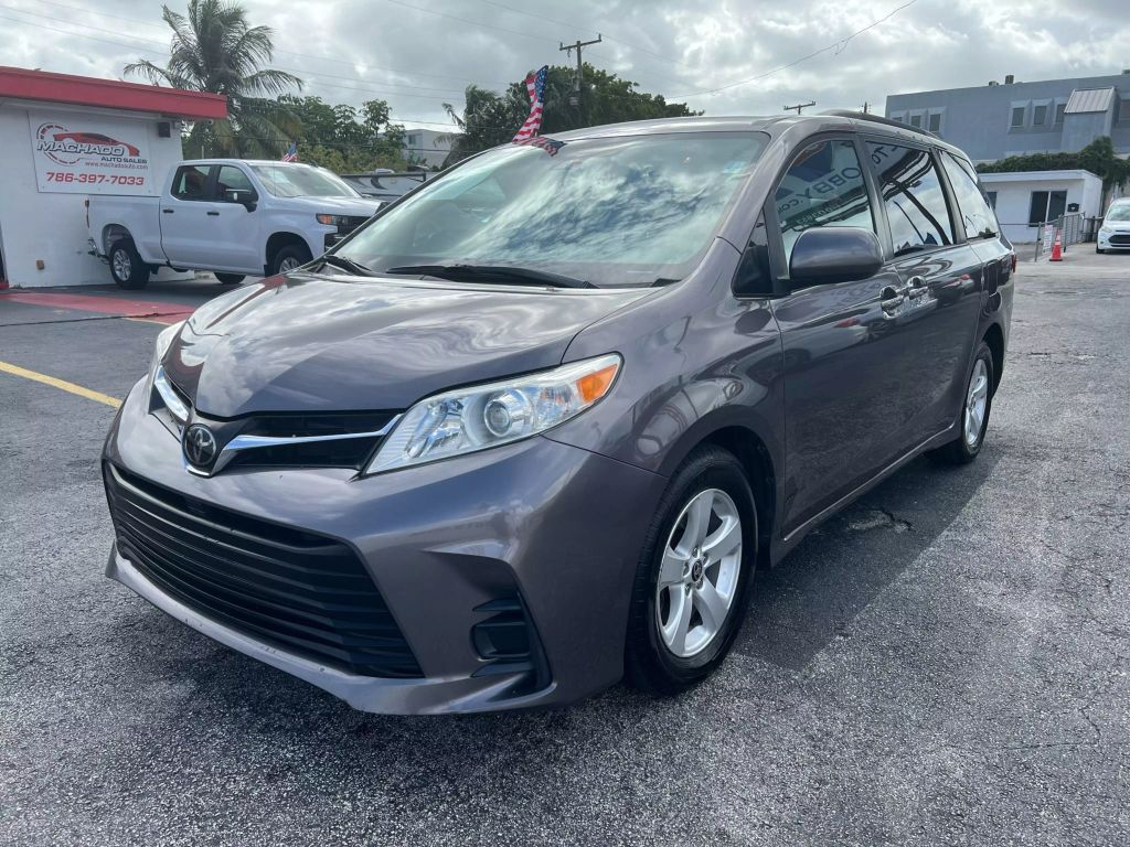 2020-Toyota-Sienna-2