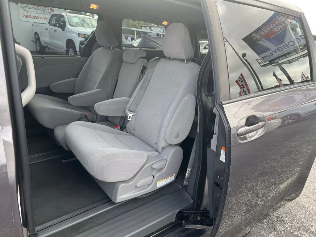 2020-Toyota-Sienna-9