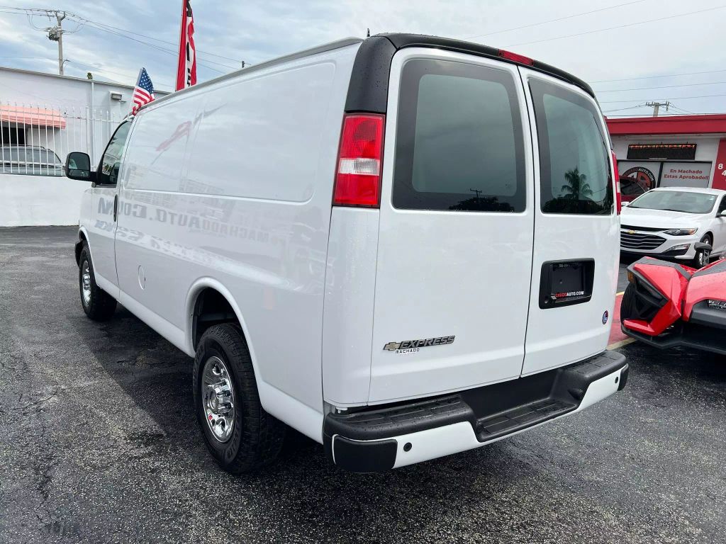 2021-Chevrolet-Express-2500-Cargo-10