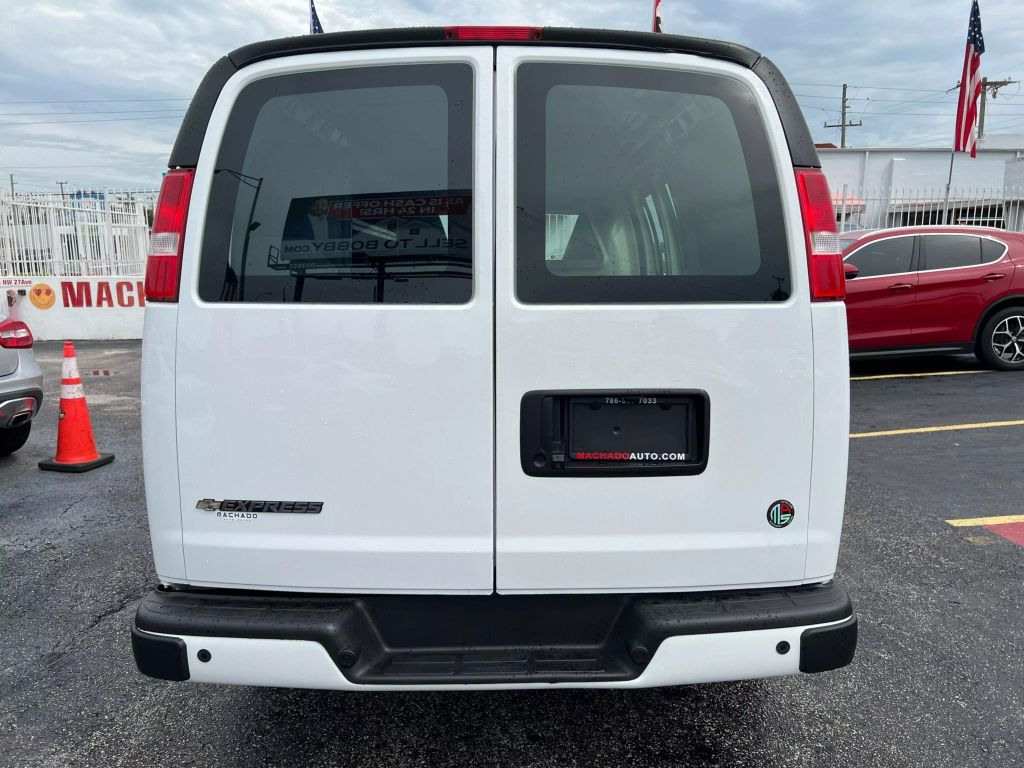 2021-Chevrolet-Express-2500-Cargo-11