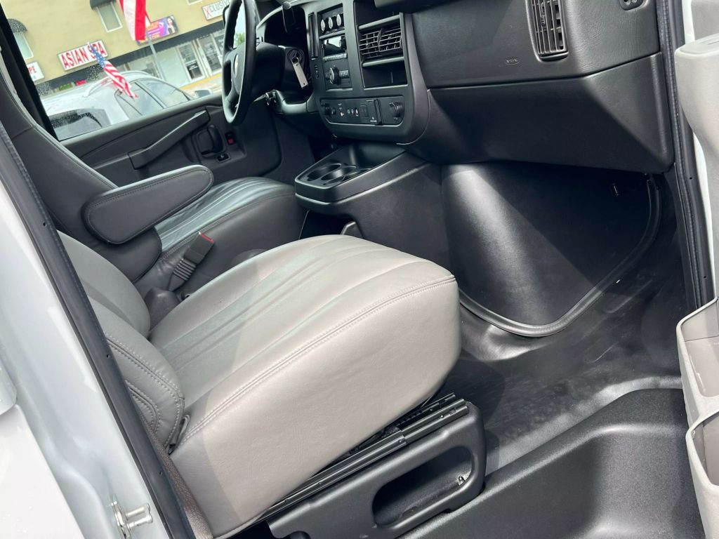2021-Chevrolet-Express-2500-Cargo-15