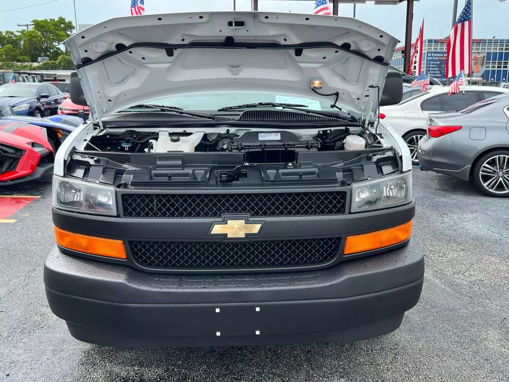2021-Chevrolet-Express-2500-Cargo-16