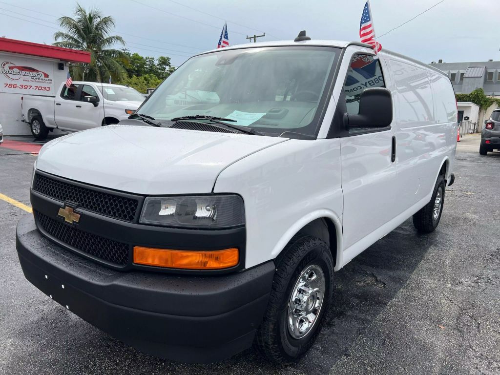 2021-Chevrolet-Express-2500-Cargo-2