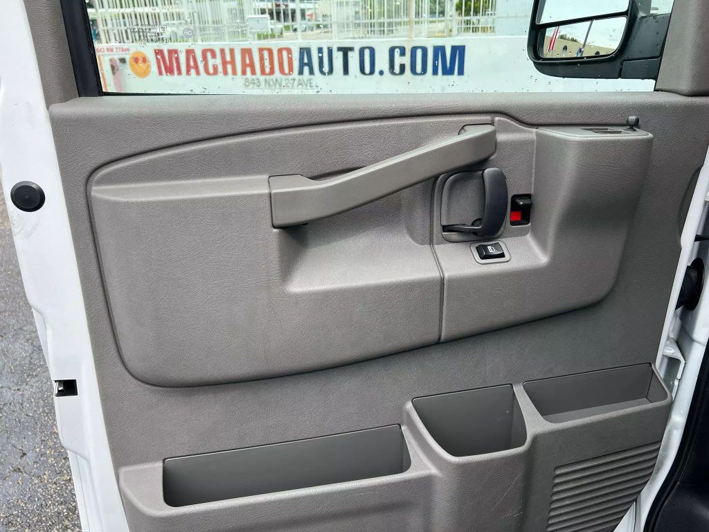 2021-Chevrolet-Express-2500-Cargo-4