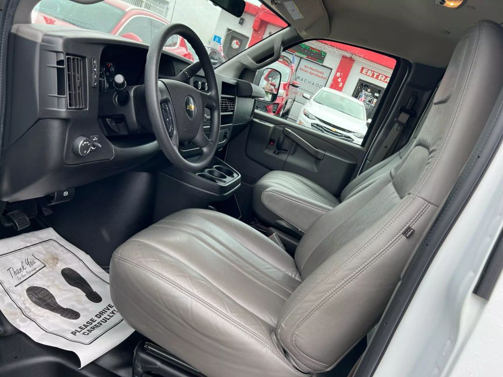 2021-Chevrolet-Express-2500-Cargo-8