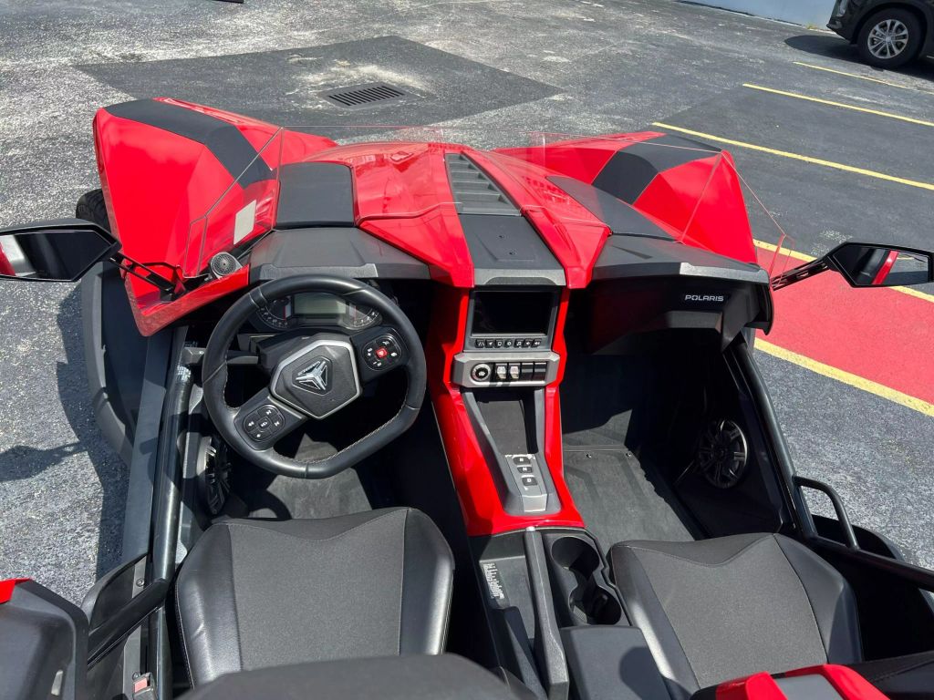 2021-Polaris-Slingshot-SL-10