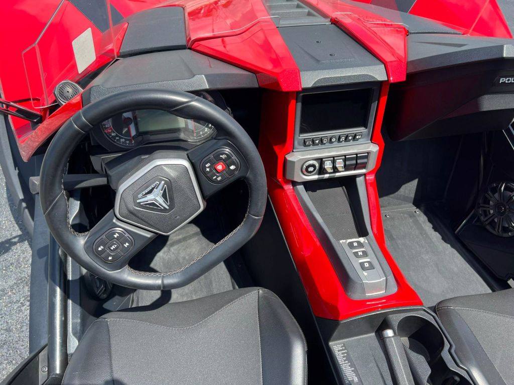 2021-Polaris-Slingshot-SL-12