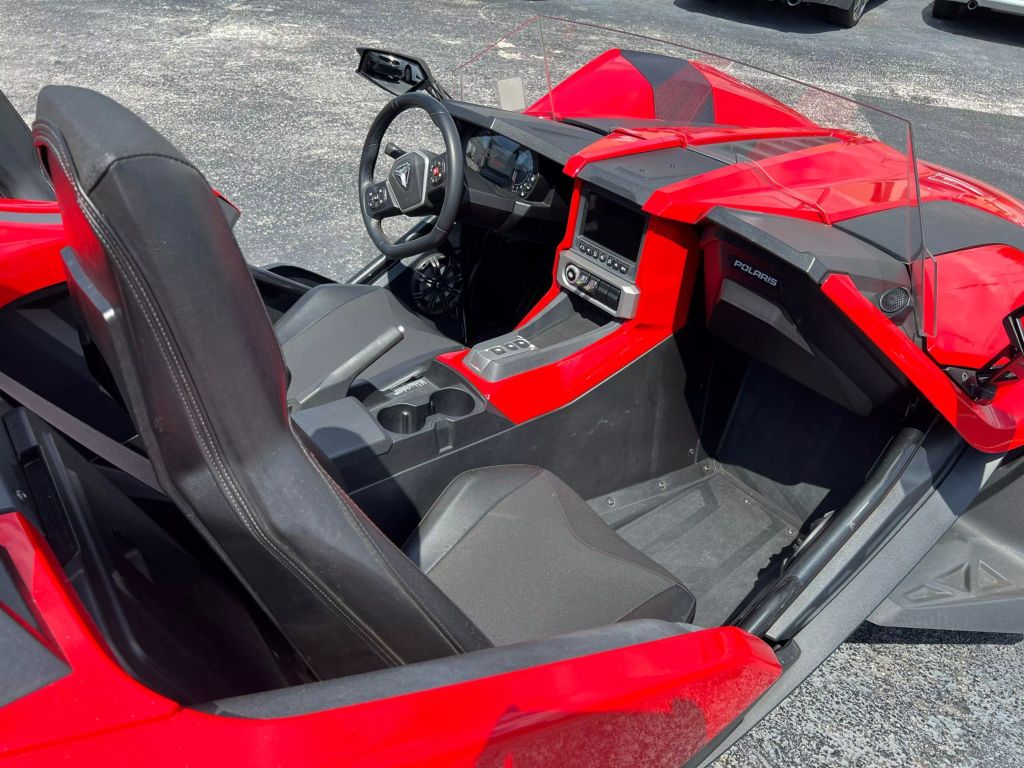 2021-Polaris-Slingshot-SL-13