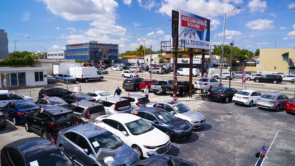 Top 5 Used Cars for Driving in Miami: Comfort, Style, and Reliability.