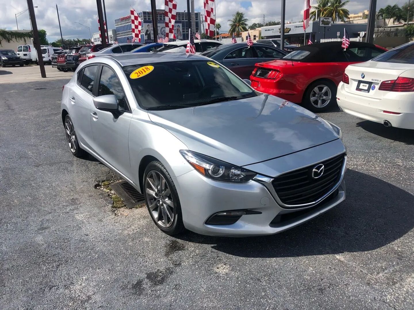 Mazda3 2018: Uno de Los Mejores Autos para Jóvenes Profesionales en 2025, en Miami.