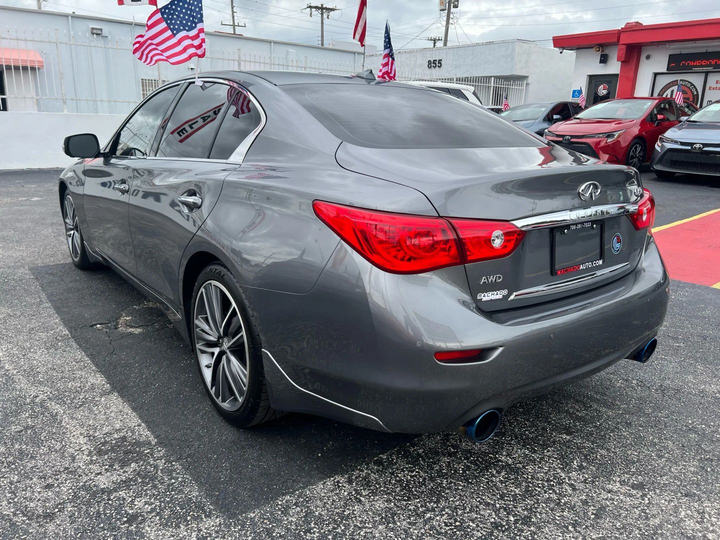 Q50 Atemporal: ¿Buscas un vehículo seminuevo moderno y confiable? El INFINITI Q50 2016 te lo ofrece. Ve nuestro inventario actual en Machado Auto Sales.