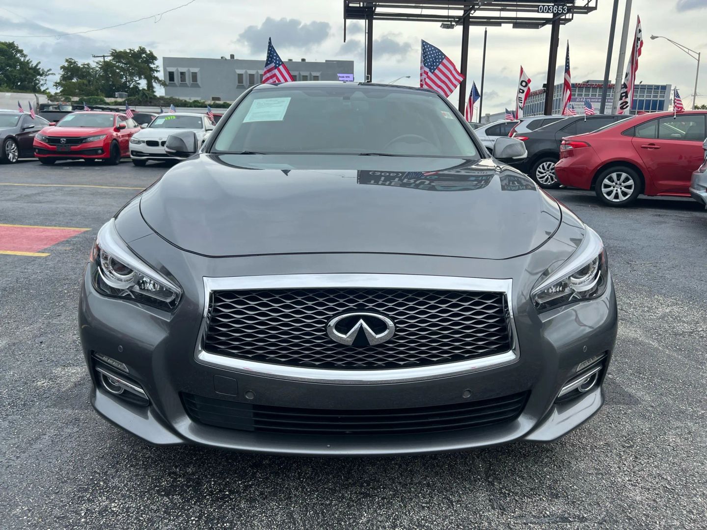 Lujo Asequible: Adquiere el potente y confiable INFINITI Q50 2016. Un sedán de lujo inteligente que mantiene su valor. Disponible ahora en Machado Auto Sales.