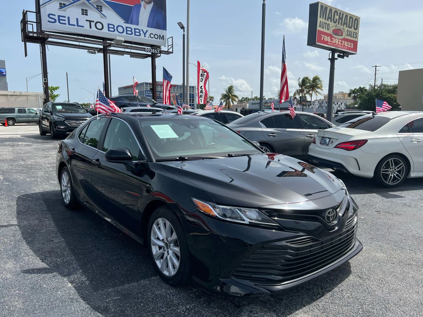 Toyota Camry 2020: Una excelente opción en la comparativa Toyota Corolla vs Camry, disponible hoy en Machado Auto Sales, Miami.