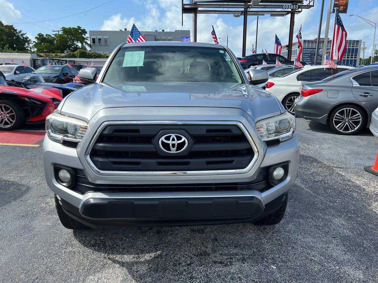 2017 Toyota Tacoma Front: Una de las Mejores Camionetas Usadas, en la Comparativa Ford EcoSport vs Toyota Tacoma, en Florida 2025. Disponible en Machado Auto Sales, Miami. 
