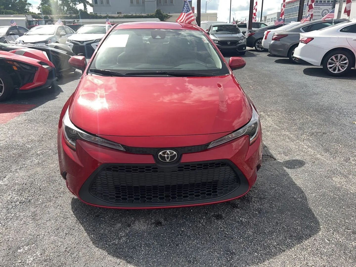 2021 Toyota Corolla front: uno de los mejores autos para comprar en los Mejores Concesionarios Locales de Autos Usados en Miami-Dade