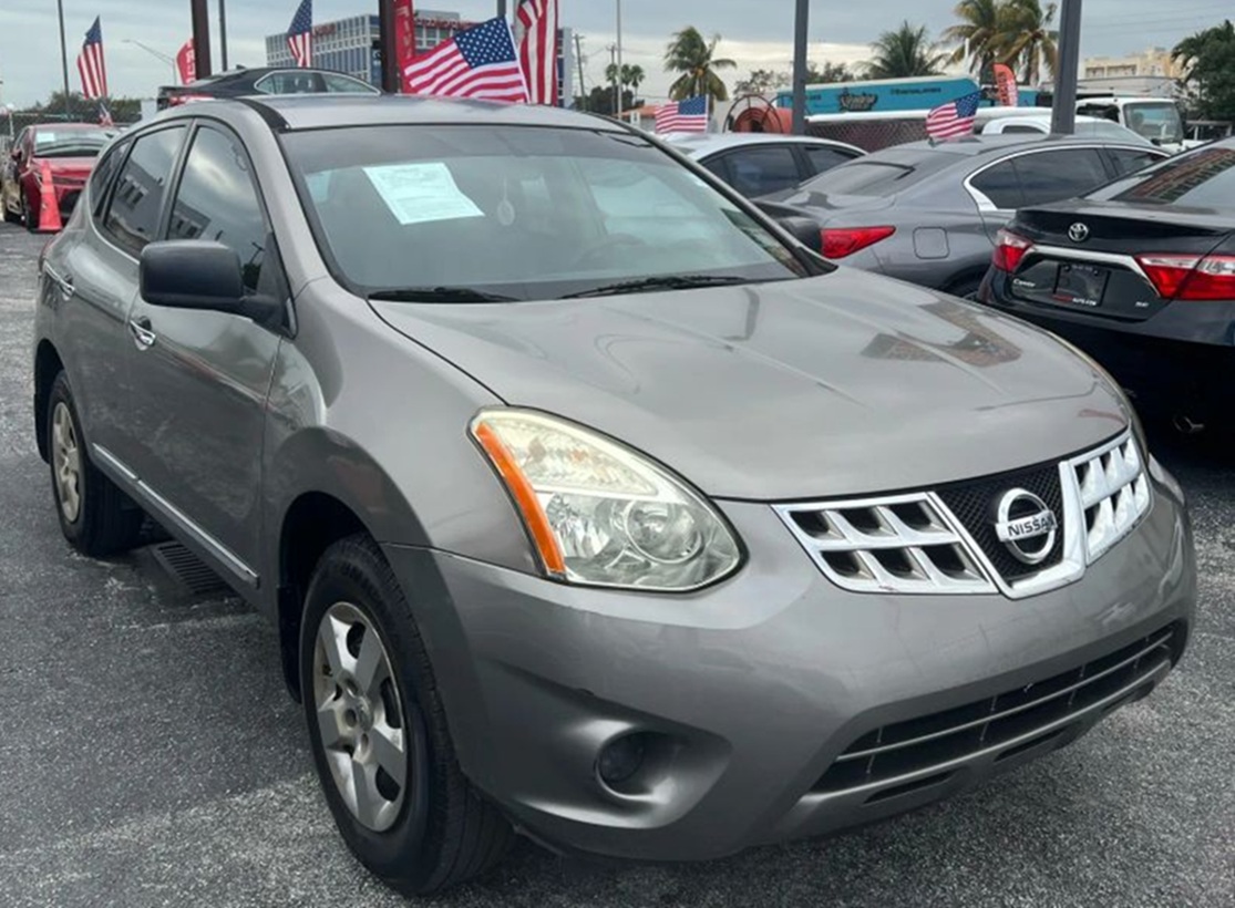 2012 Nissan Rogue: One of the best options in the Used vs New SUV comparison. Available now at Machado Auto Sales, Miami.