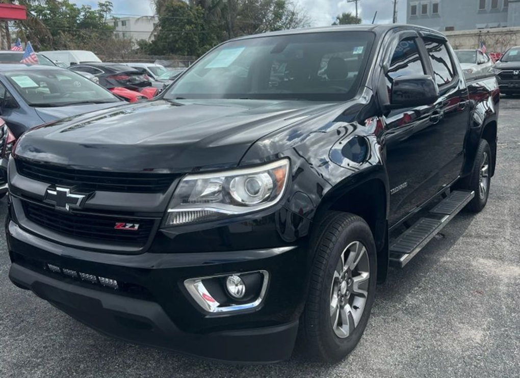 2018 Chevrolet Colorado side: Una de las mejores opciones en la comparativa Toyota Tacoma vs Chevrolet Colorado. Disponible ahora mismo en Machado Auto Sales, Miami. 